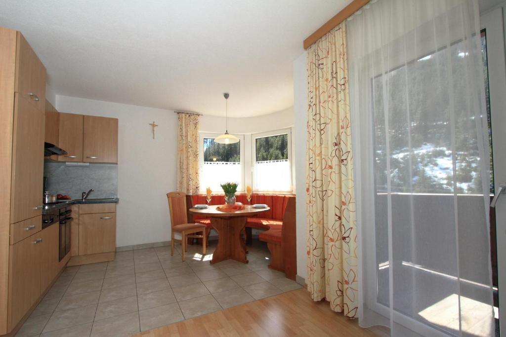 Ferienwohnung Adlerhof St. Leonhard im Pitztal Zimmer foto